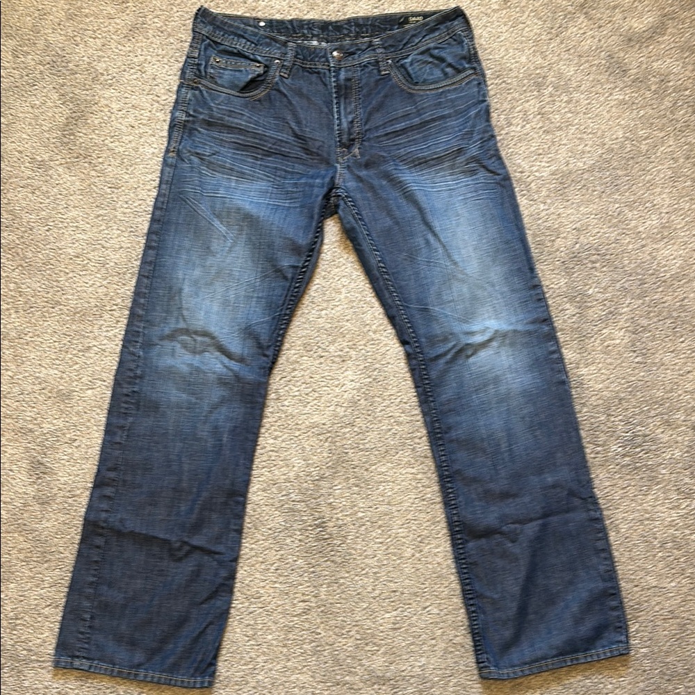 Men’s buckle jeans
